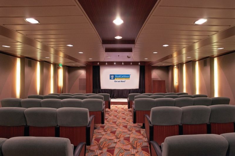 电影放映室 screening room